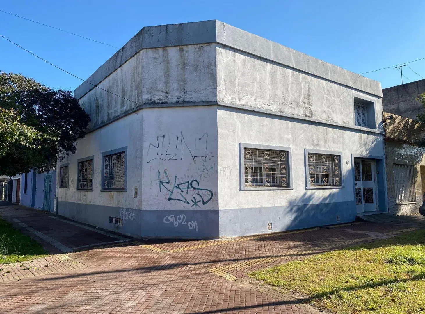 VENTA CASA A RECICLAR LOTE PROPIO BANFIELD 2