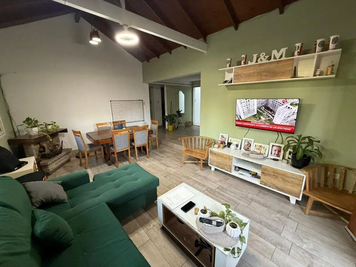 Chalet 6 amb c/ depto patio y cochera Monte Grande 2