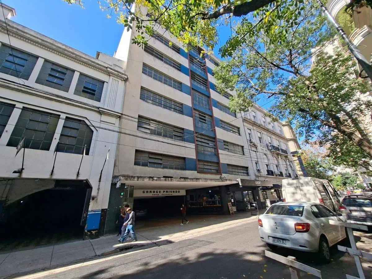 VENTA COCHERA CUBIERTA EN RECOLETA 4