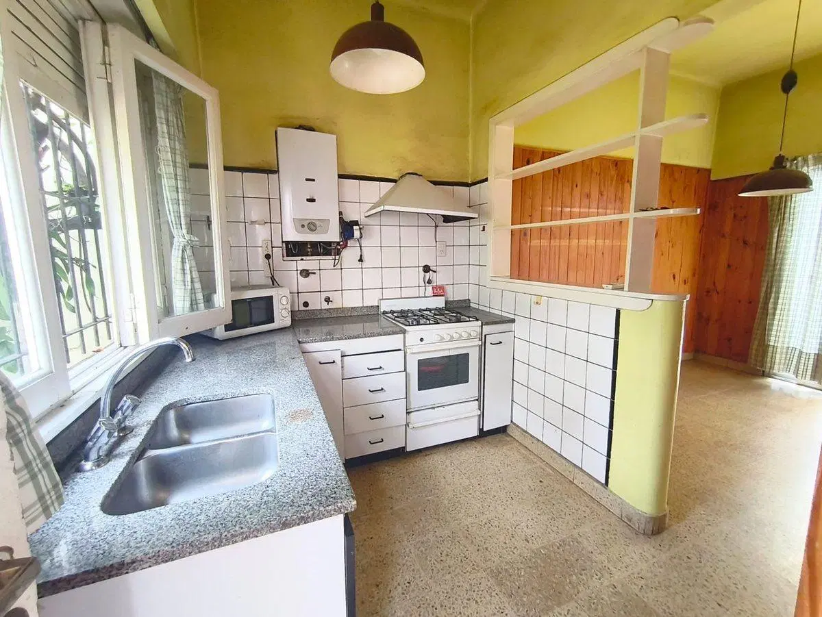 VENTA CASA 5 AMBIENTES. PARQUE AVELLANEDA 2