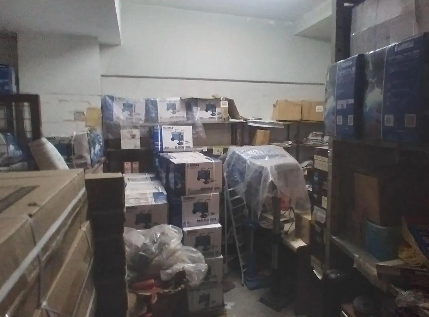 VENTA LOCAL COMERCIAL SOBRE AV. WARNES 3