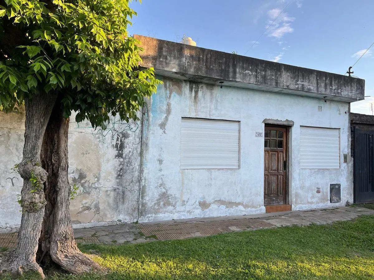 VENTA CASA 5 AMBIENTES A REFACCIONAR MORON 2