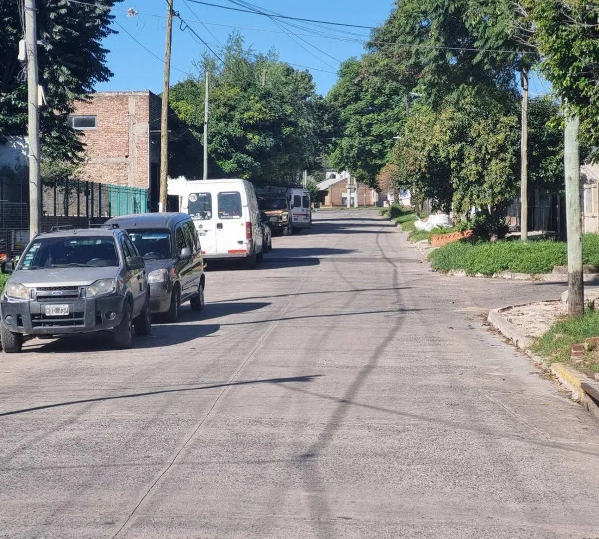 VENTA CASA A REFACCION CERCA ESTACION DE F VARELA 4