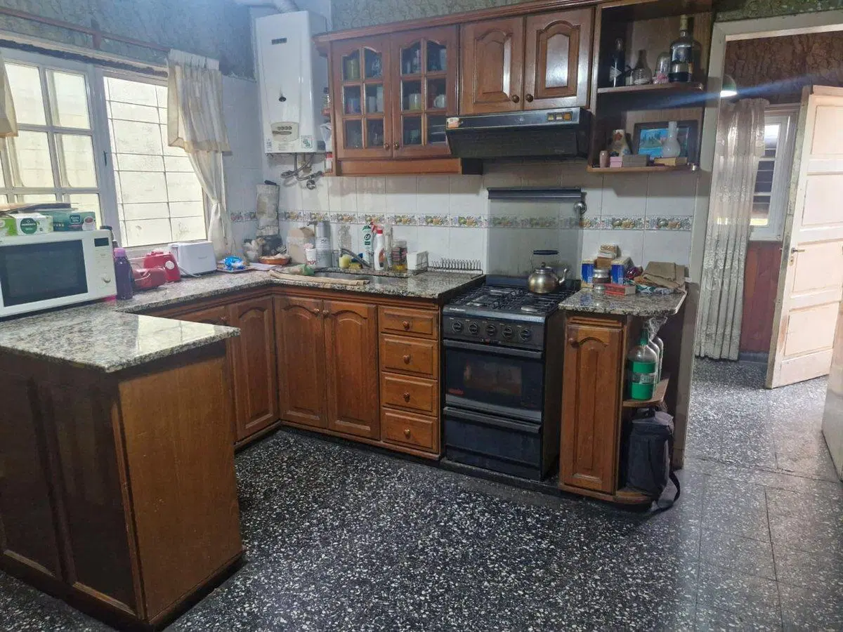 VENTA CASA TIPO CHALET, QUINCHO, PILETA Y GARAGE 5