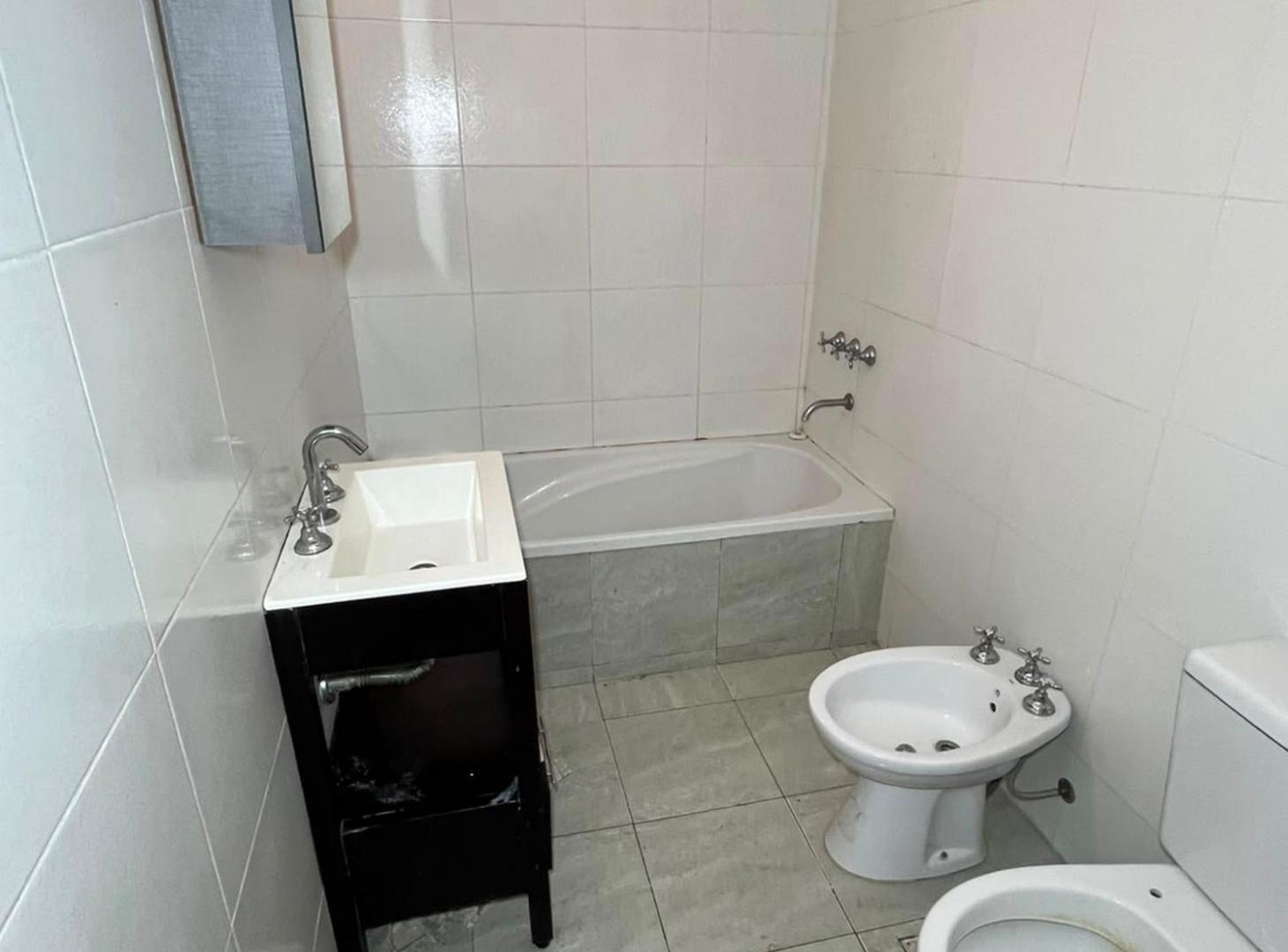 Foto de VENTA MONOAMBIENTE PATIO ESPACIO GUARDACOCHE MORON, imagen 3