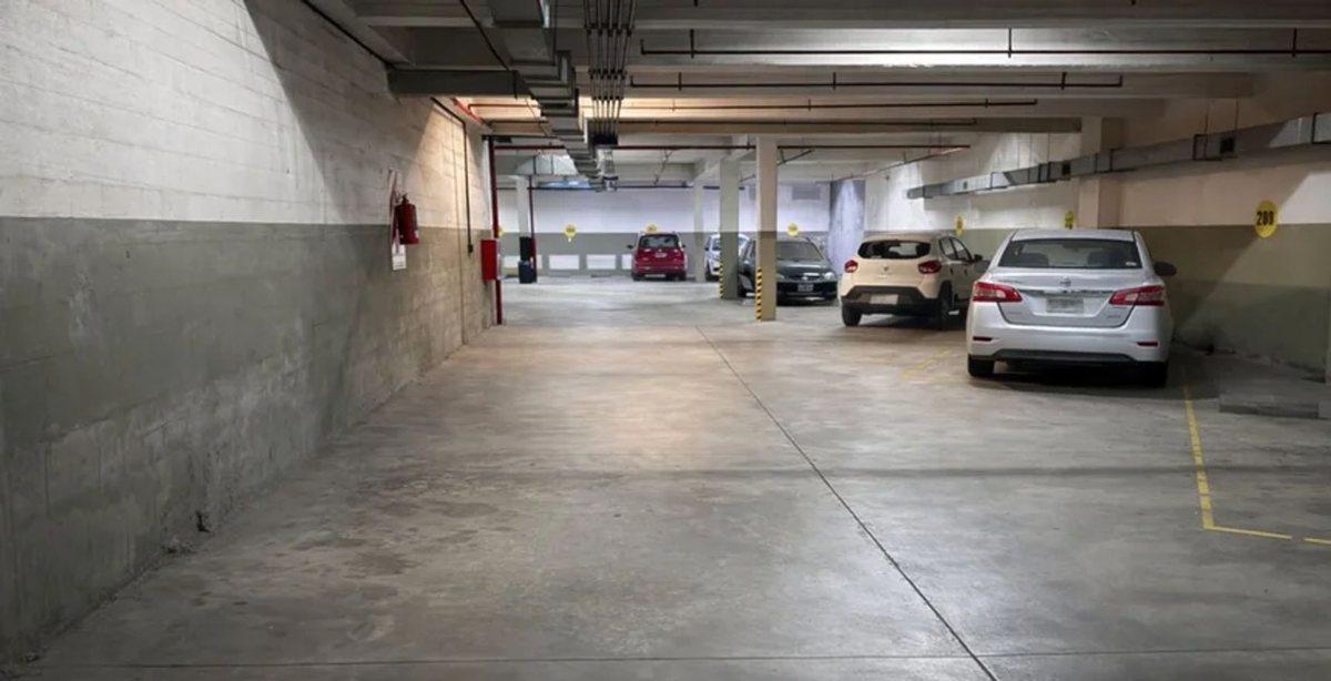 VENTA COCHERA CUBIERTA EN VILLA LURO