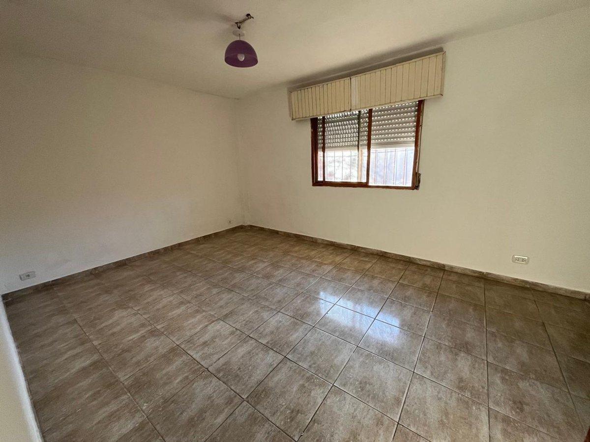 Foto de VENTA CASA 3 AMBIENTES QUINCHO Y COCHERA LIBERTAD, imagen 2