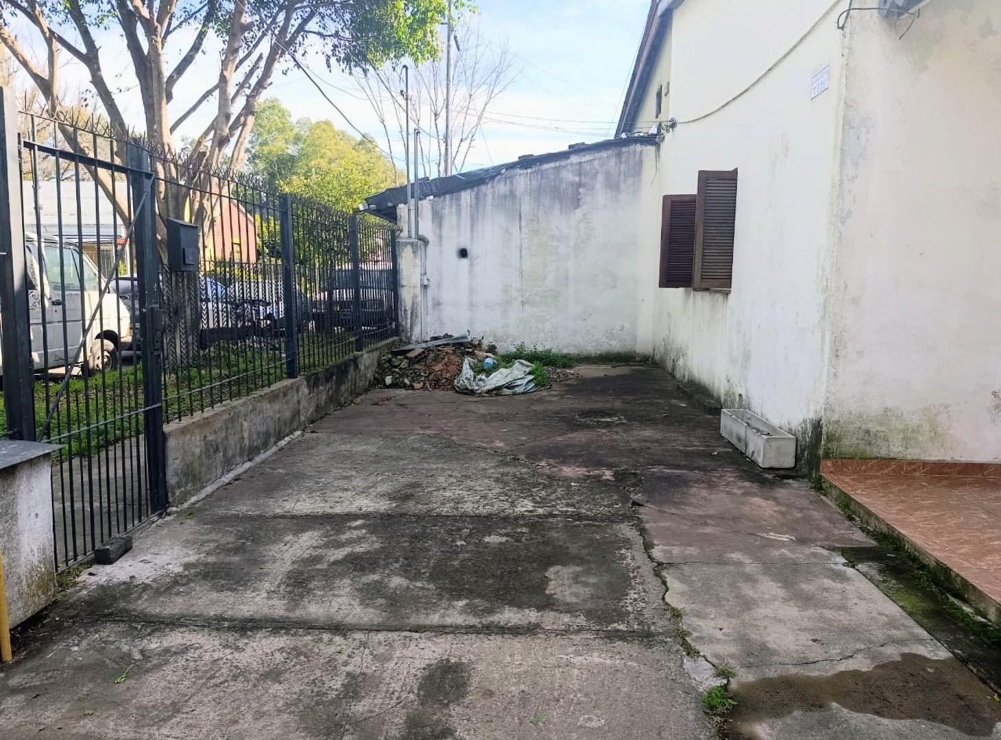Foto de OPORTUNIDAD! VENTA DOS CASAS V.RISSO 3 DE FEBRERO, imagen 4