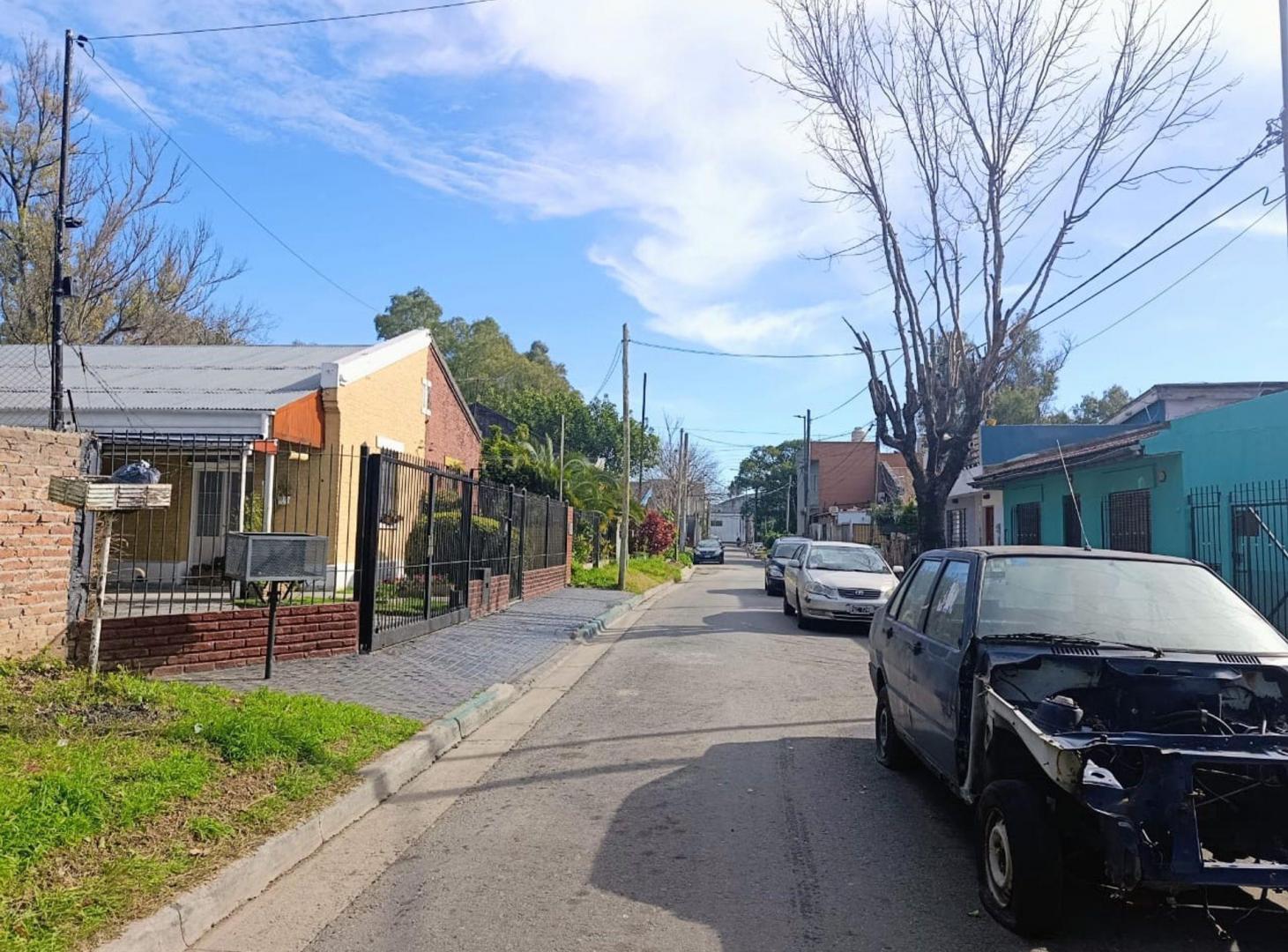 Foto de OPORTUNIDAD! VENTA DOS CASAS V.RISSO 3 DE FEBRERO, imagen 1