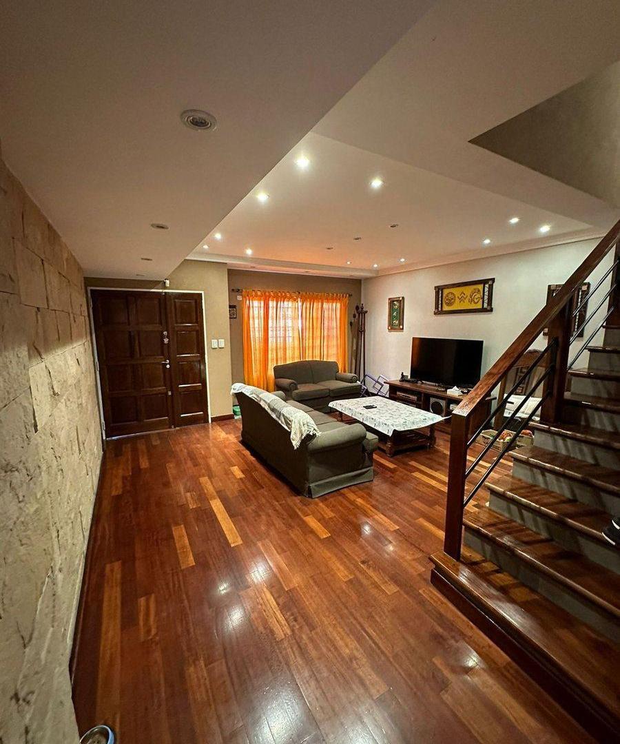Foto de Venta Casa de 5 ambientes con Pileta en Liniers, imagen 2