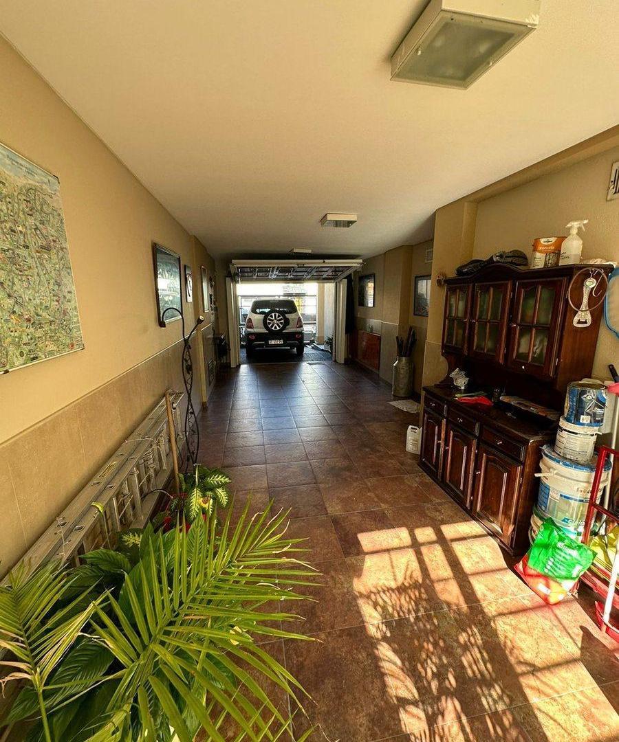Foto de Venta Casa de 5 ambientes con Pileta en Liniers, imagen 3