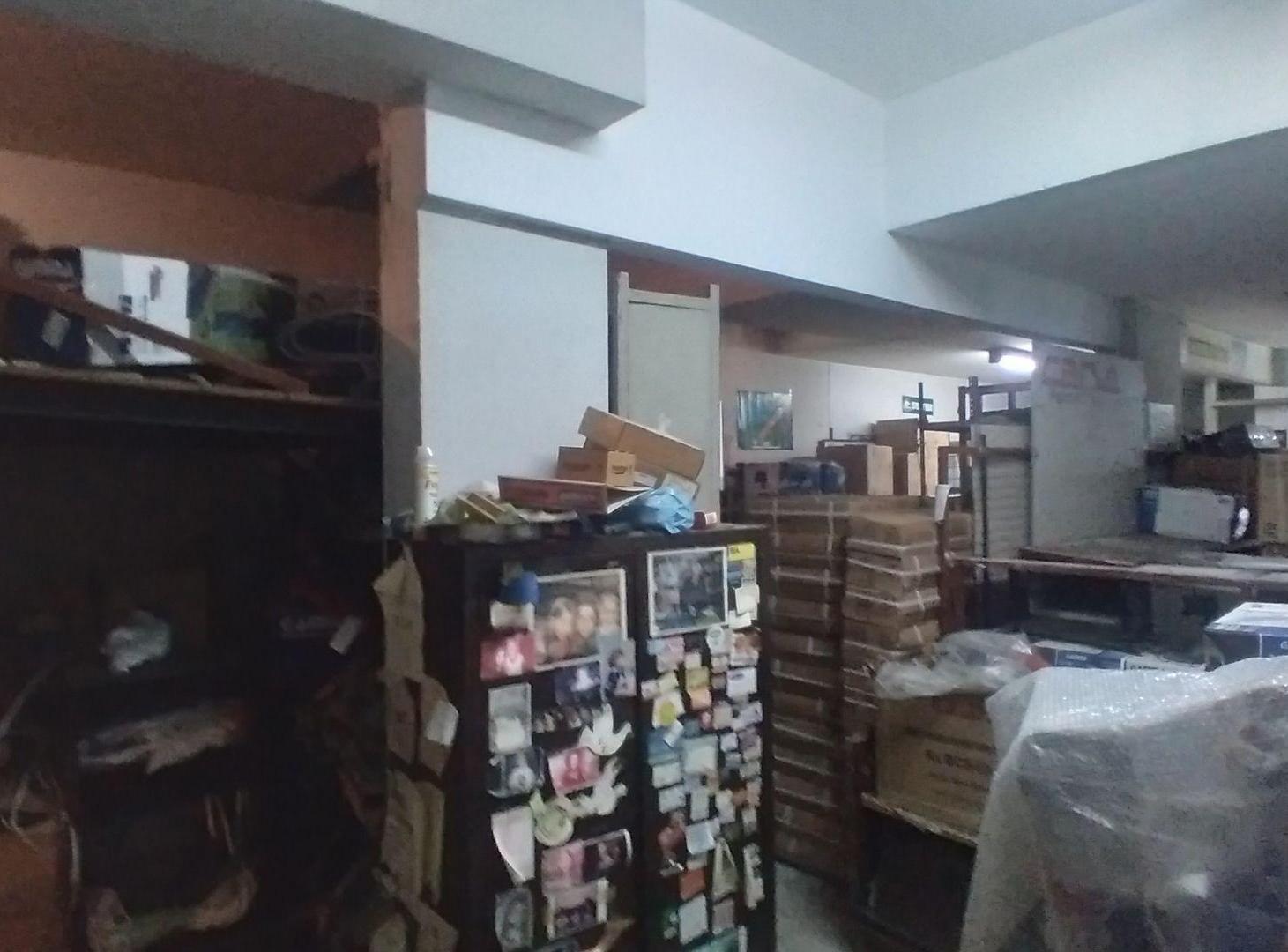 Foto de VENTA LOCAL COMERCIAL SOBRE AV. WARNES, imagen 5
