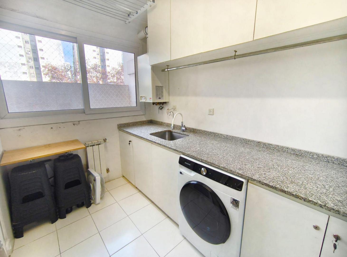 Foto de VENTA DEPTO 4 AMBIENTES + DEPENDENCIA EN FLORES, imagen 1