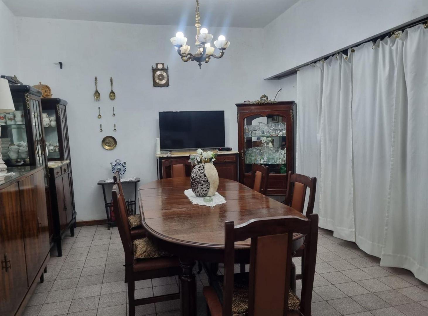 Foto de VENTA CASA/LOTE 5 AMB C/COCH/PATIO/TERR. PATERNAL, imagen 1