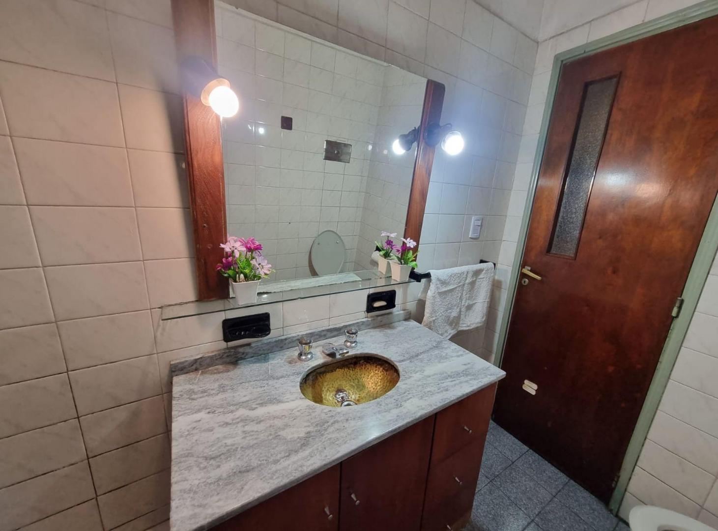 Foto de VENTA CASA/LOTE 5 AMB C/COCH/PATIO/TERR. PATERNAL, imagen 2