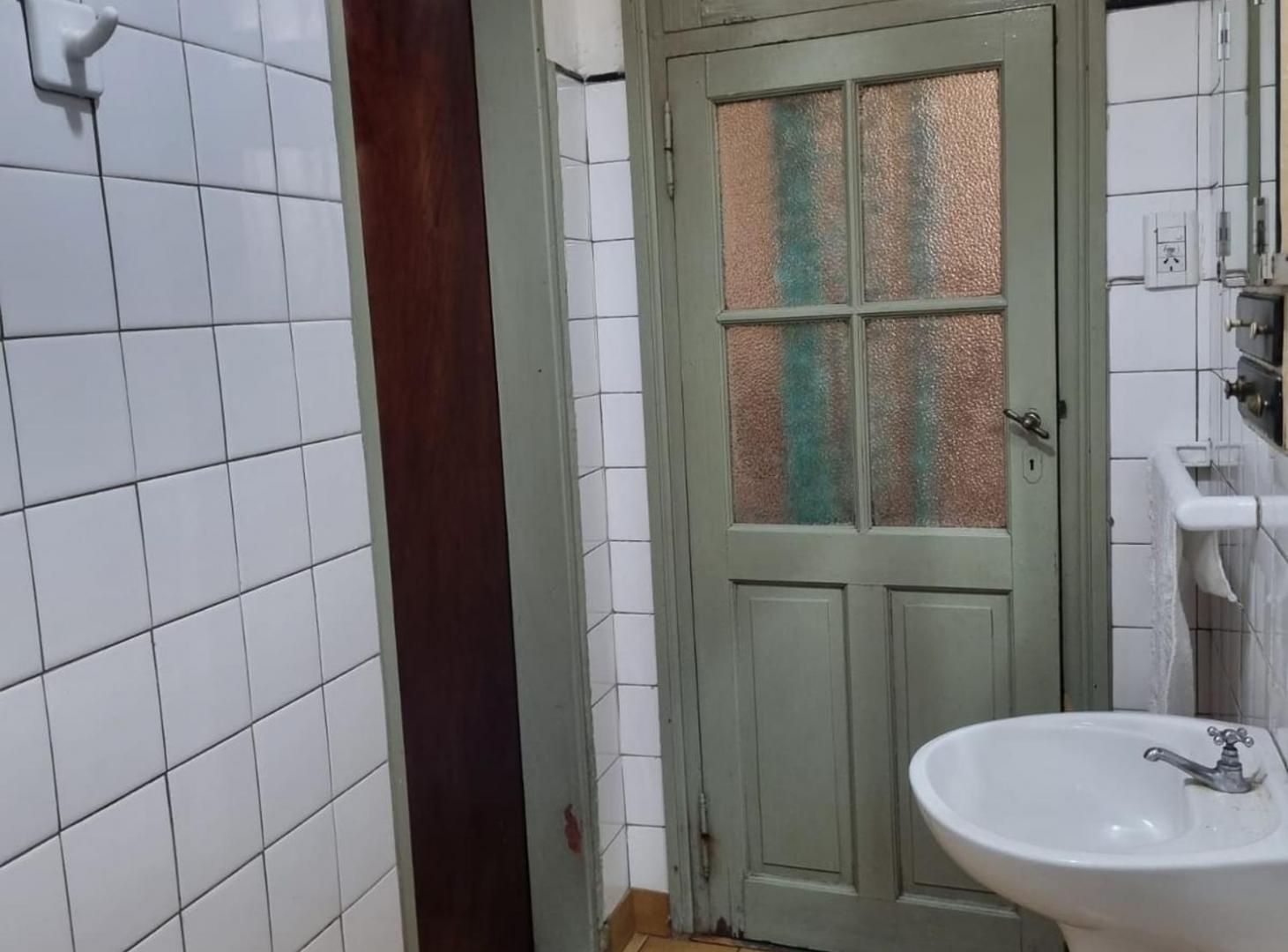 Foto de VENTA CASA/LOTE 5 AMB C/COCH/PATIO/TERR. PATERNAL, imagen 5