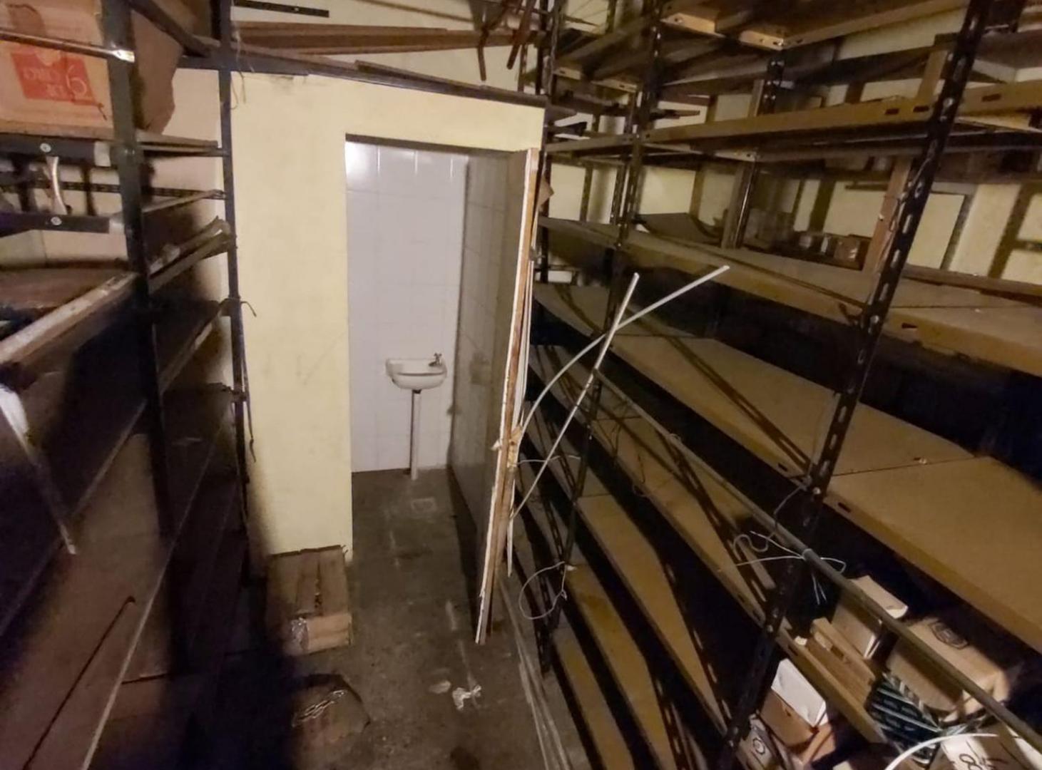Foto de Venta Casa a Refaccionar 4 Ambs 2 Cocheras Lugano, imagen 5