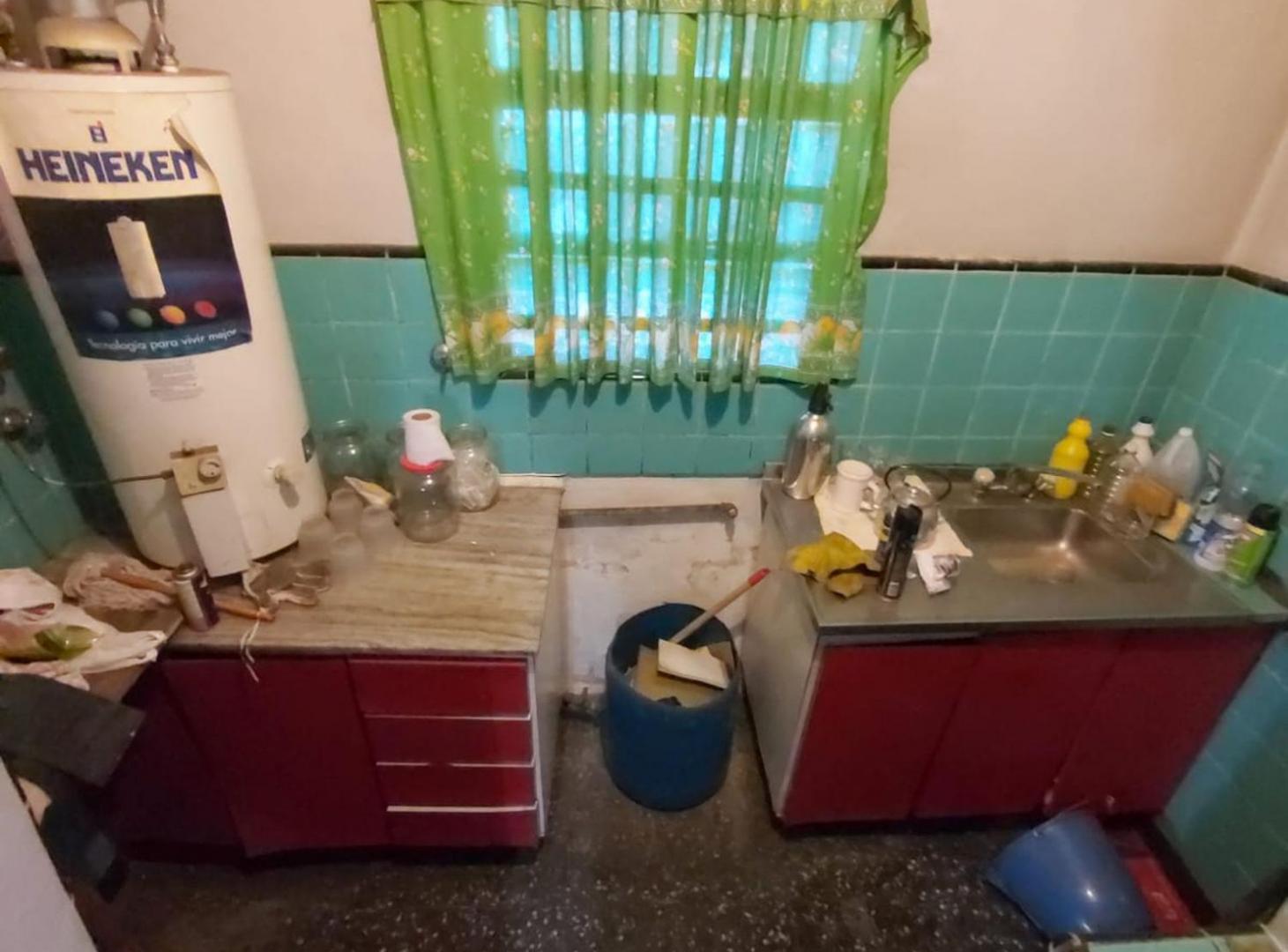 Foto de Venta Casa a Refaccionar 4 Ambs 2 Cocheras Lugano, imagen 4