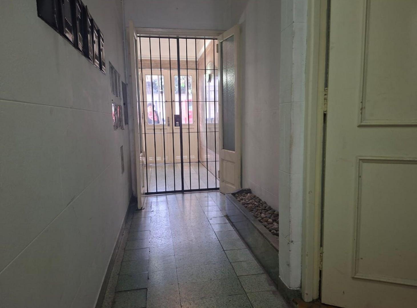 Foto de VENTA PH 4 AMB DEPENDENCIA PARQUE CHACABUCO, imagen 2