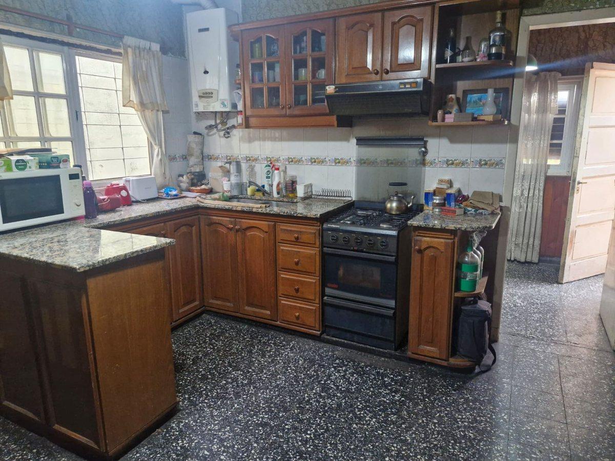 Foto de VENTA CASA TIPO CHALET, QUINCHO, PILETA Y GARAGE, imagen 2