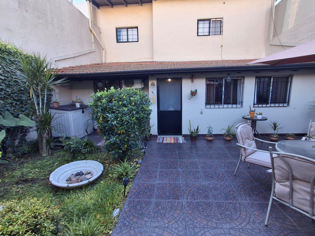 Foto de VENTA CASA VILLA LUGANO 3 DORMITORIOS IMPECABLE, imagen 2