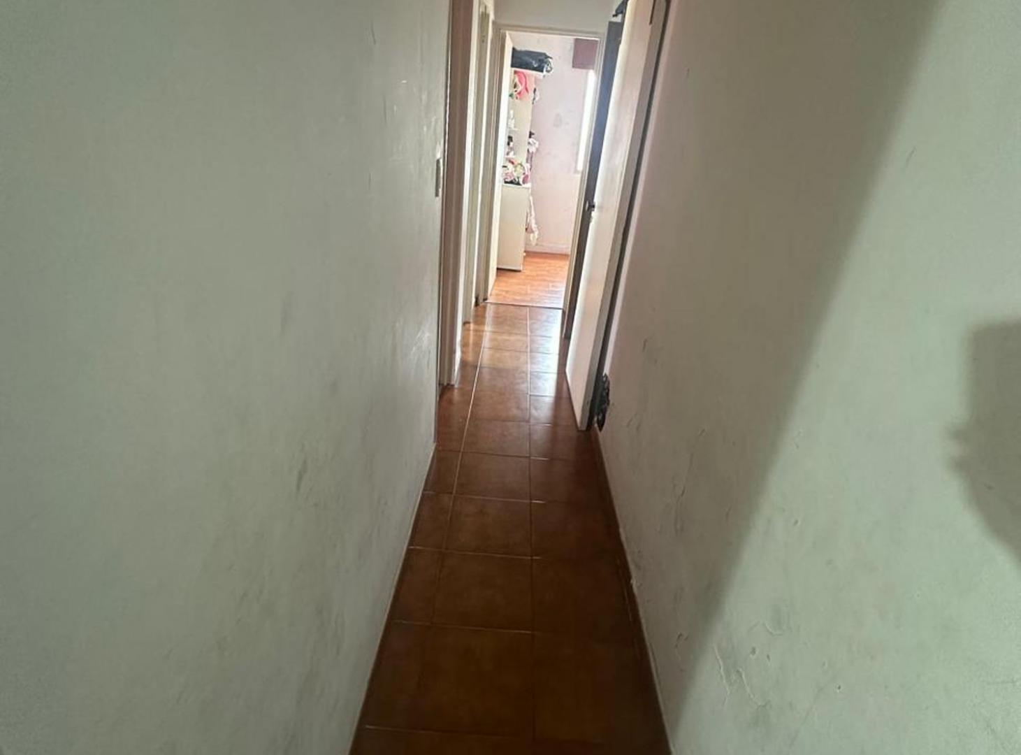Foto de VENTA DEPARTAMENTO 4 AMBIENTES MUY LUMINOSO LUGANO, imagen 2