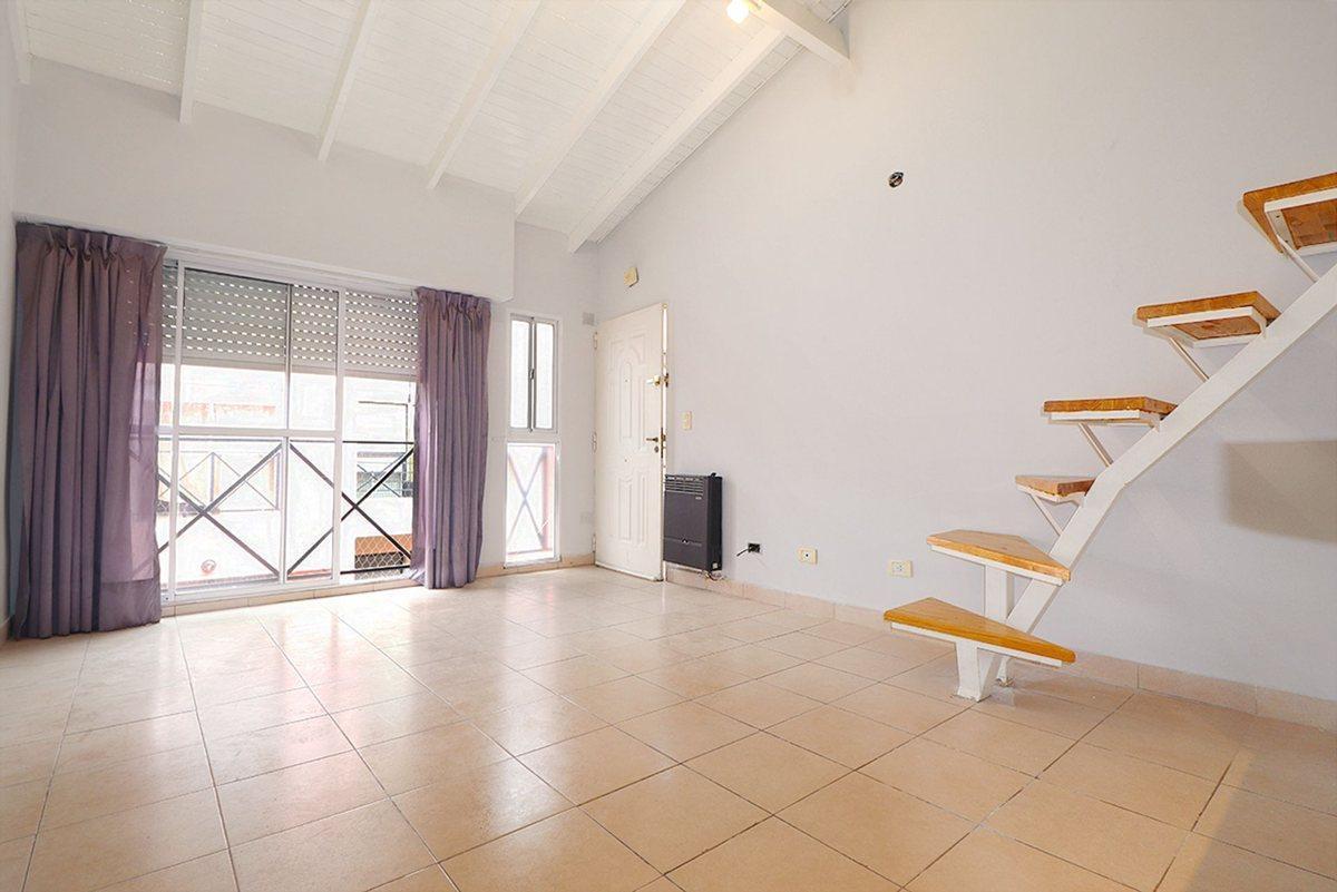 Foto de VENTA PH 3 1/2 AMBIENTES V.LURO 1P BALCON COCHERA, imagen 2