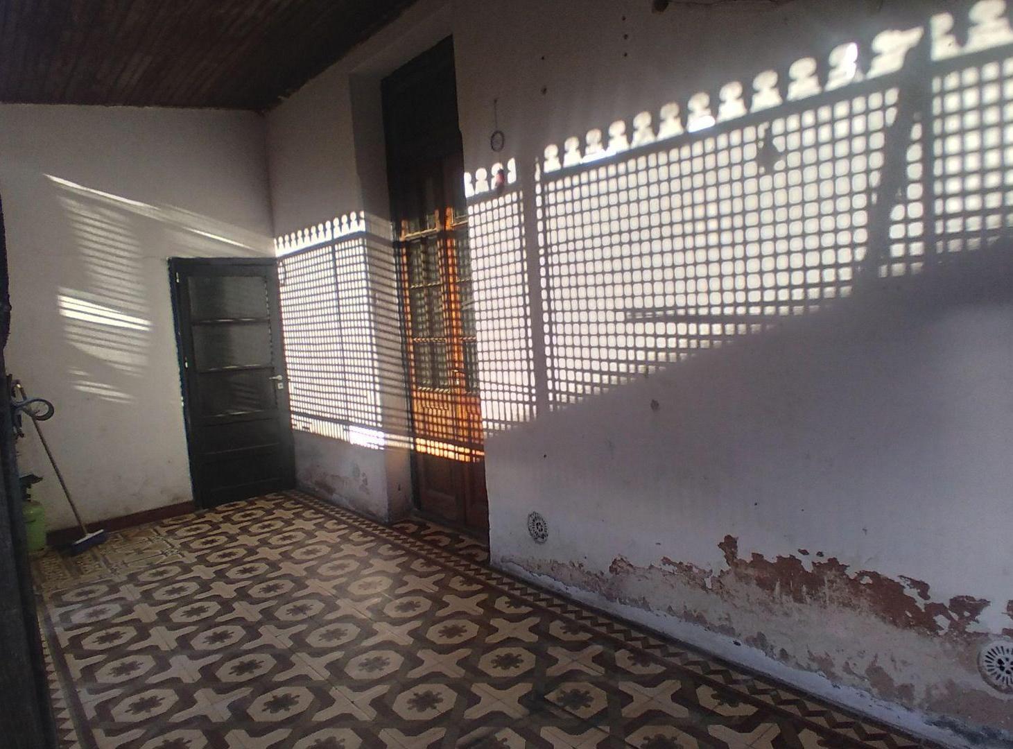 Foto de Lote con Casa 3 Amb Local al Frente Gran Potencial, imagen 2