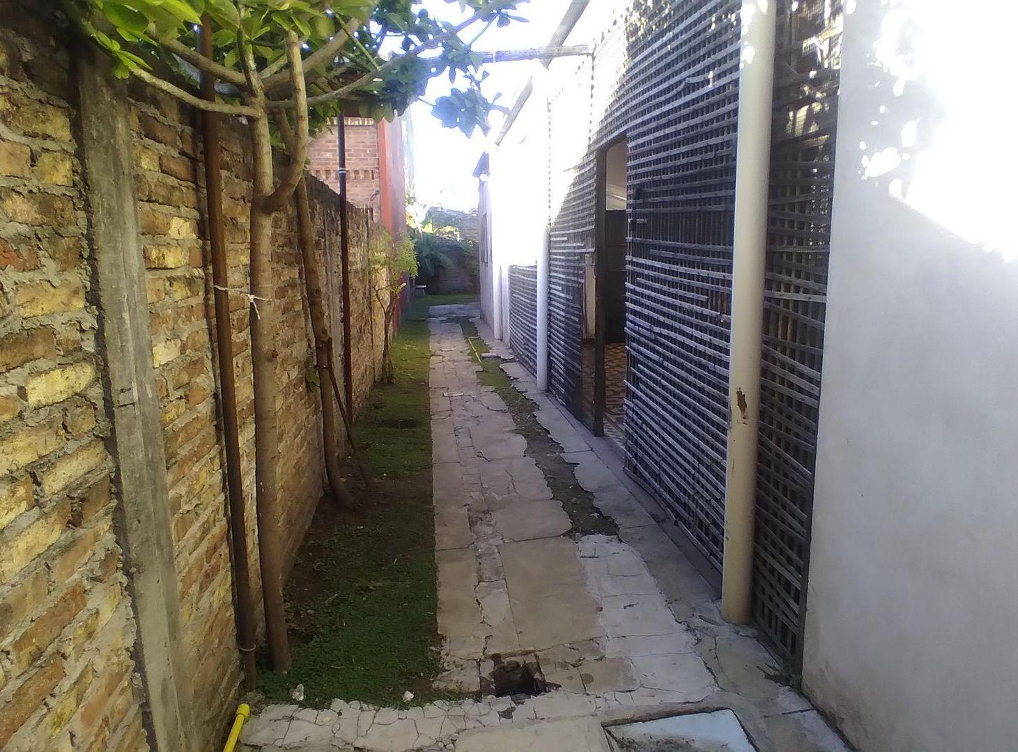 Foto de Lote con Casa 3 Amb Local al Frente Gran Potencial, imagen 1