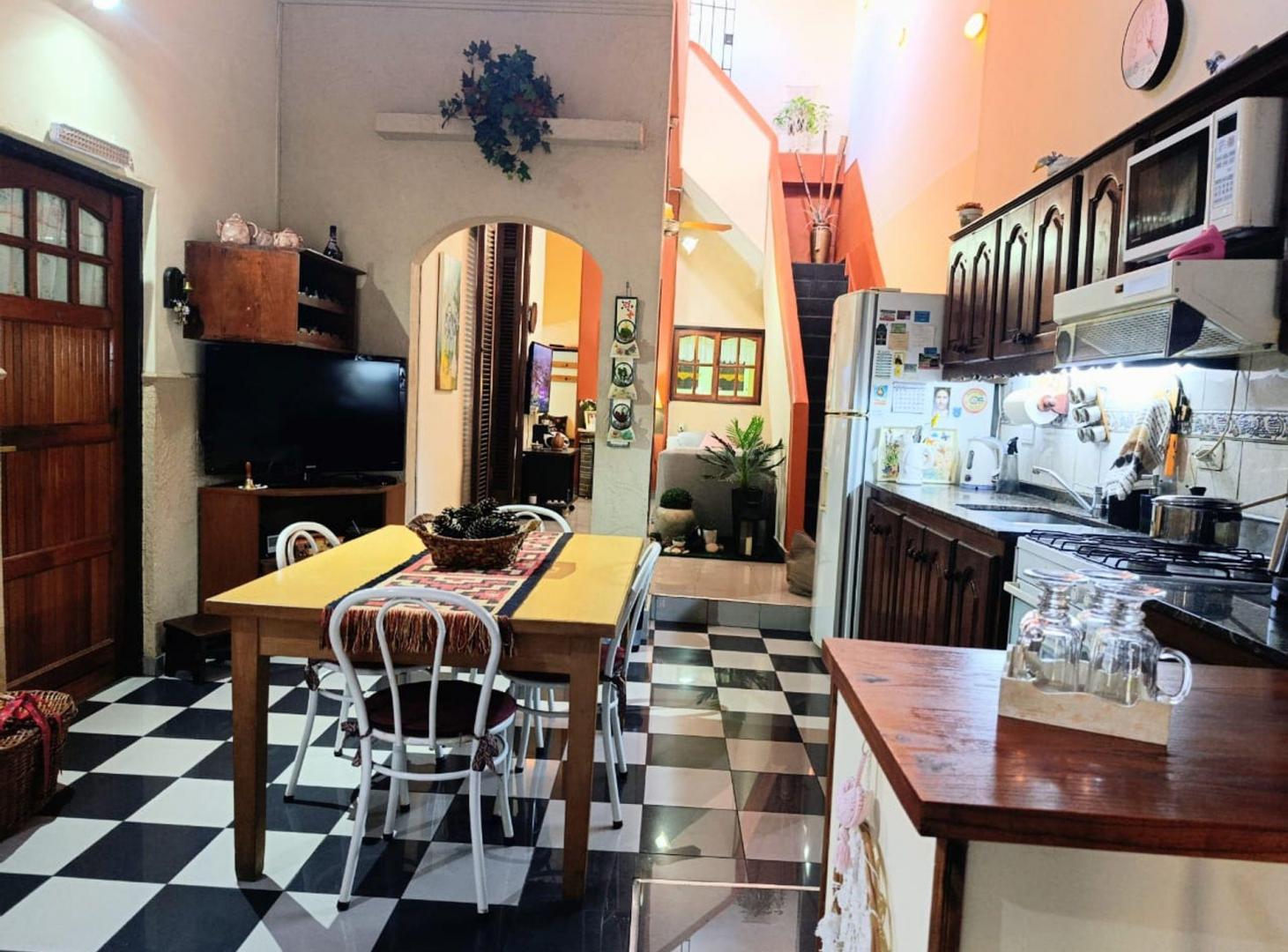 Foto de OPORTUNIDAD VENTA CASA V.LUGANO 4 AMBIENTES COCHER, imagen 2