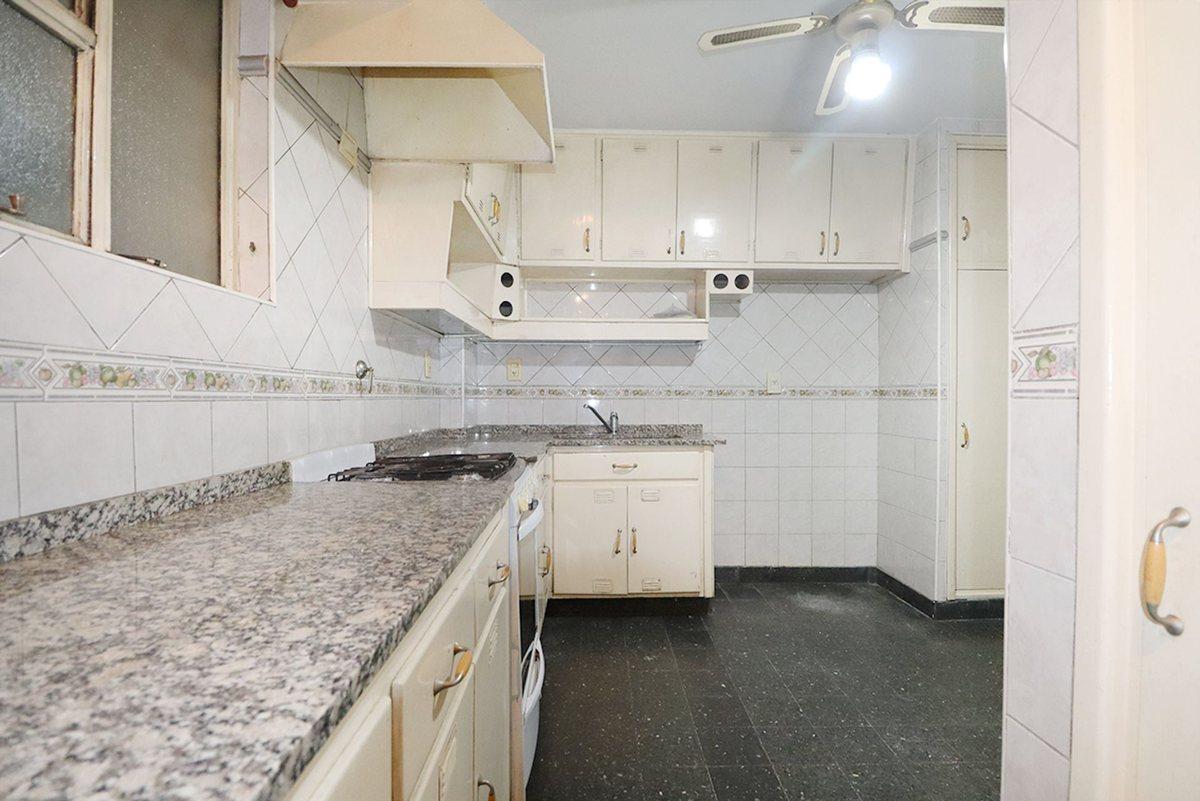 Foto de VENTA DEPARTAMENTO 4 amb. balcón Parque Chacabuco, imagen 5