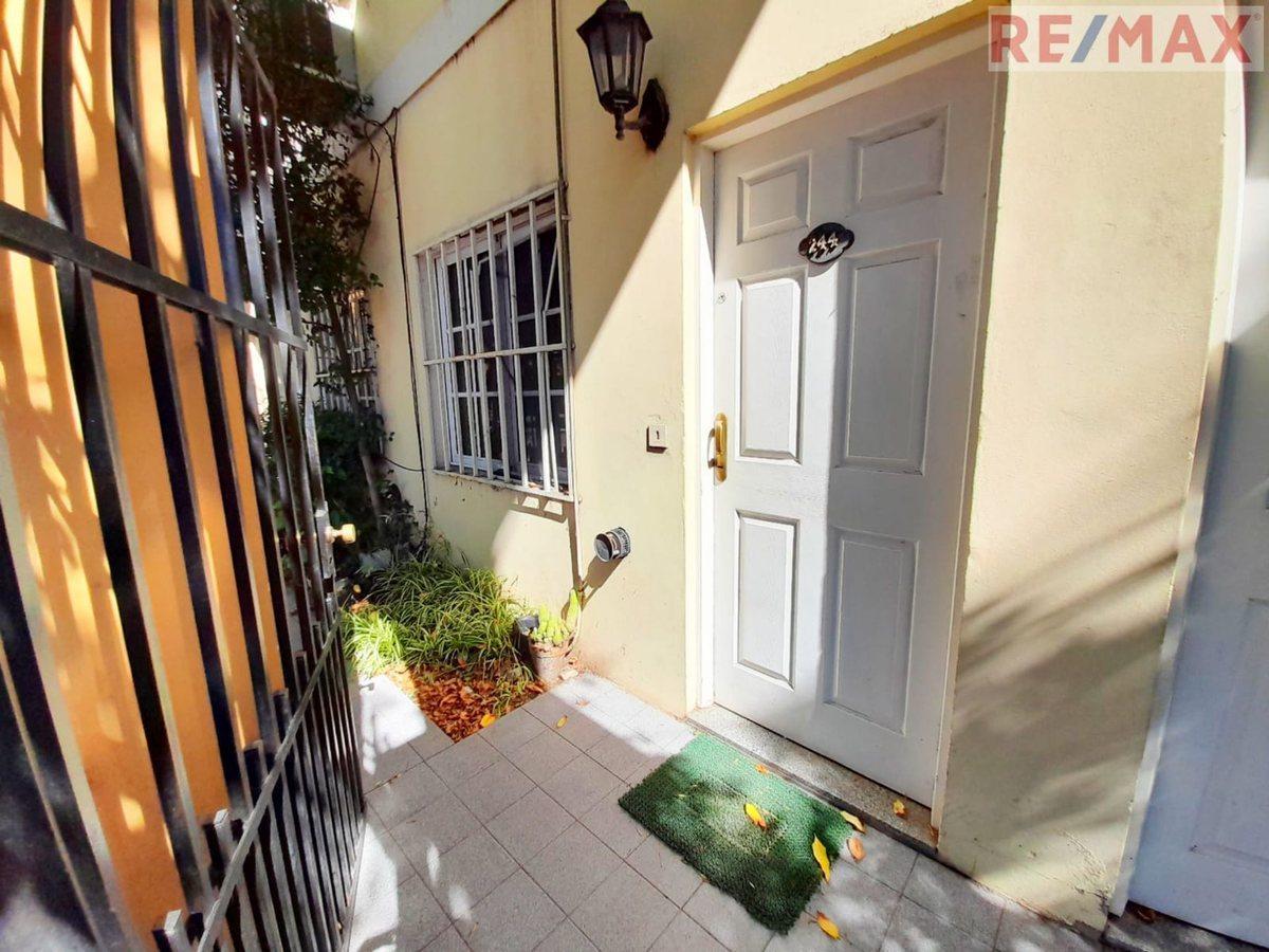Foto de VENTA TRIPLEX MORENO BARRIO PRIVADO CON PILETA, imagen 3