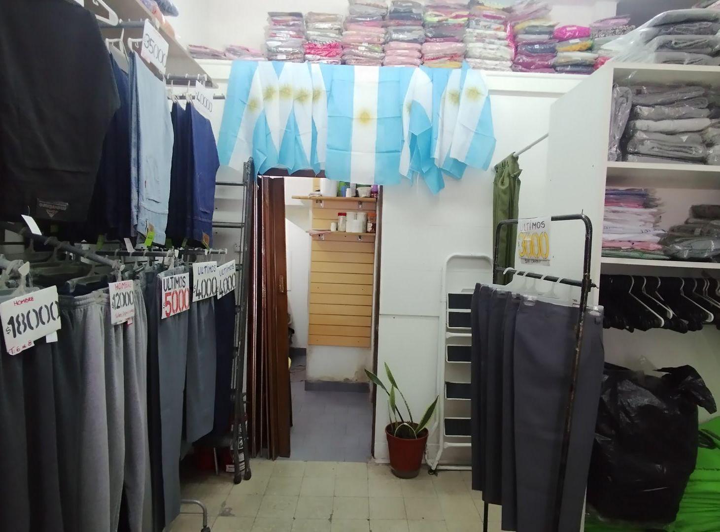 Foto de VENTA LOCAL Pque. Avellaneda/Flores 33m² BAULERA, imagen 1