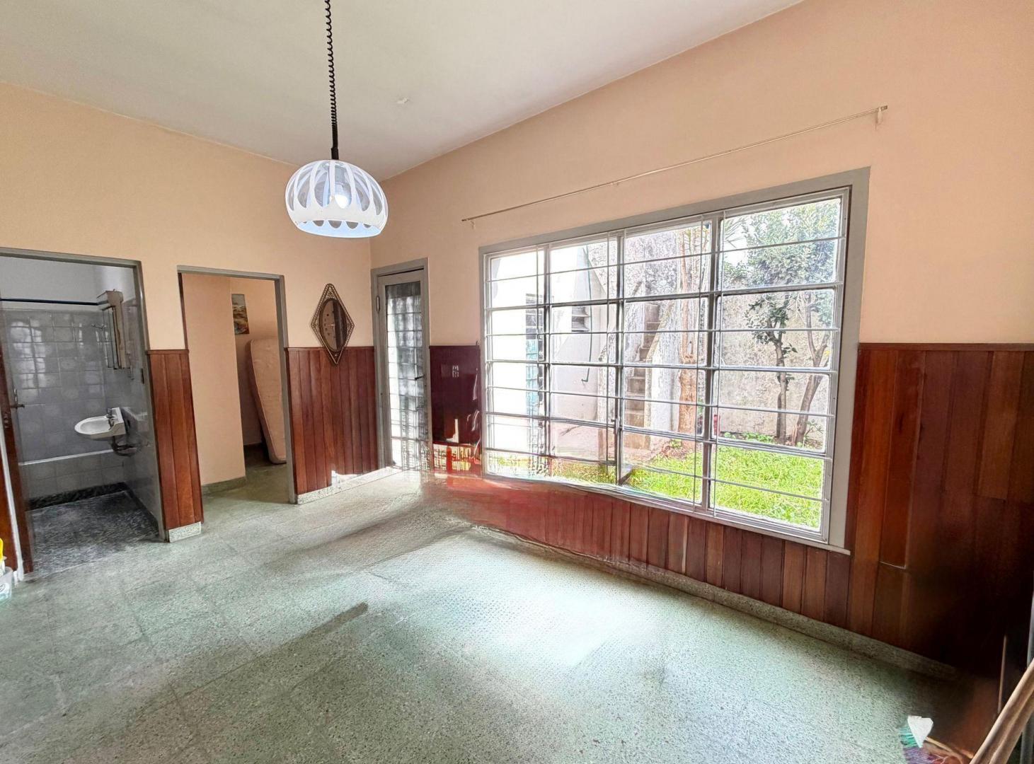 Foto de CASA EN VENTA A RECICLAR LOTE PROPIO EN HAEDO, imagen 5