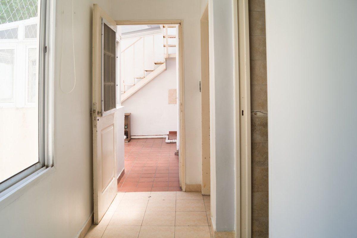Foto de VENTA PH 2 ambientes-patio sin expensas VILLA LURO, imagen 2