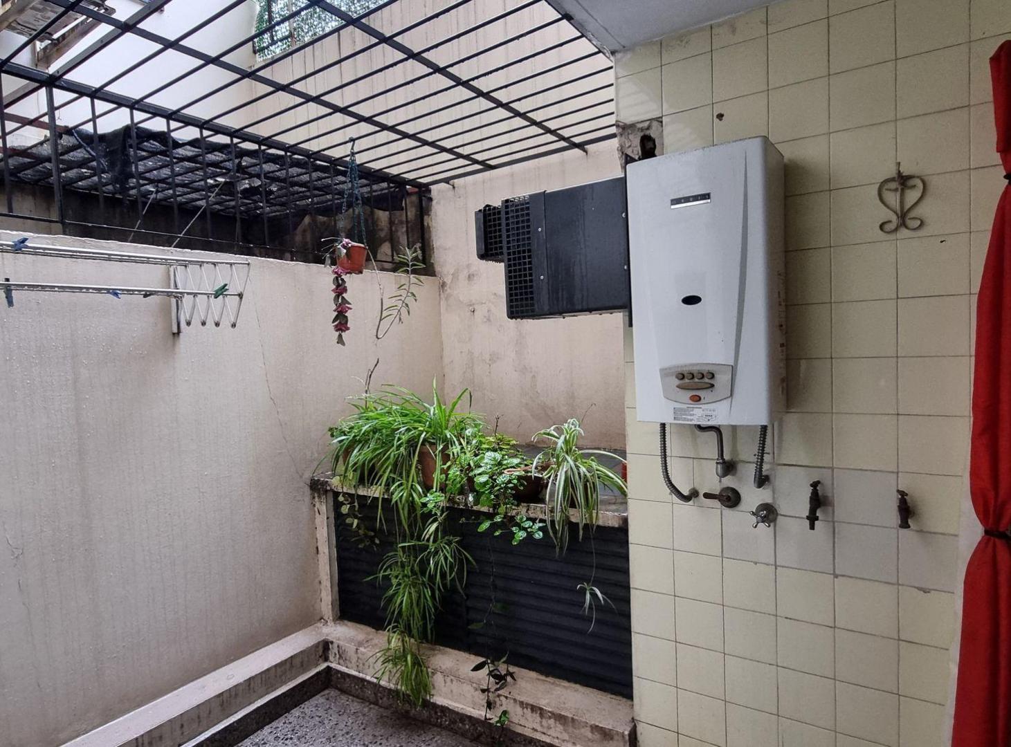 Foto de VENTA DEPTO 3 AMB FRENTE C/DEPENDENCIA Y COCHERA, imagen 4