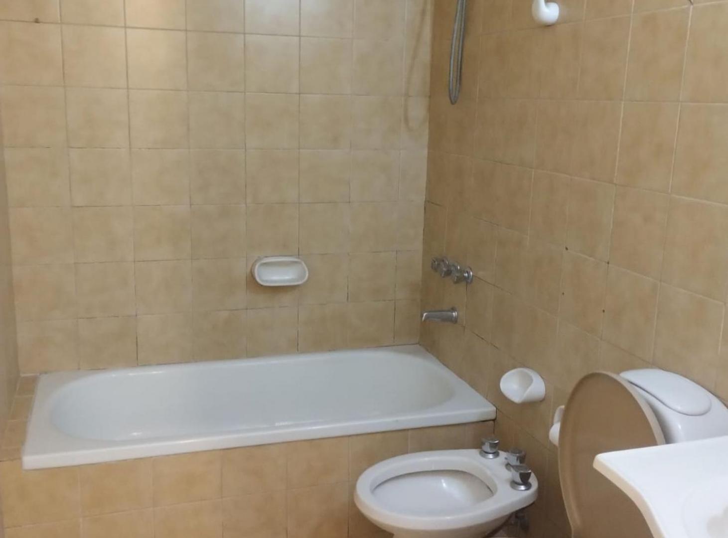 Foto de DEPARTAMENTO 4 AMB VILLA LURO CON BAULERA, imagen 4