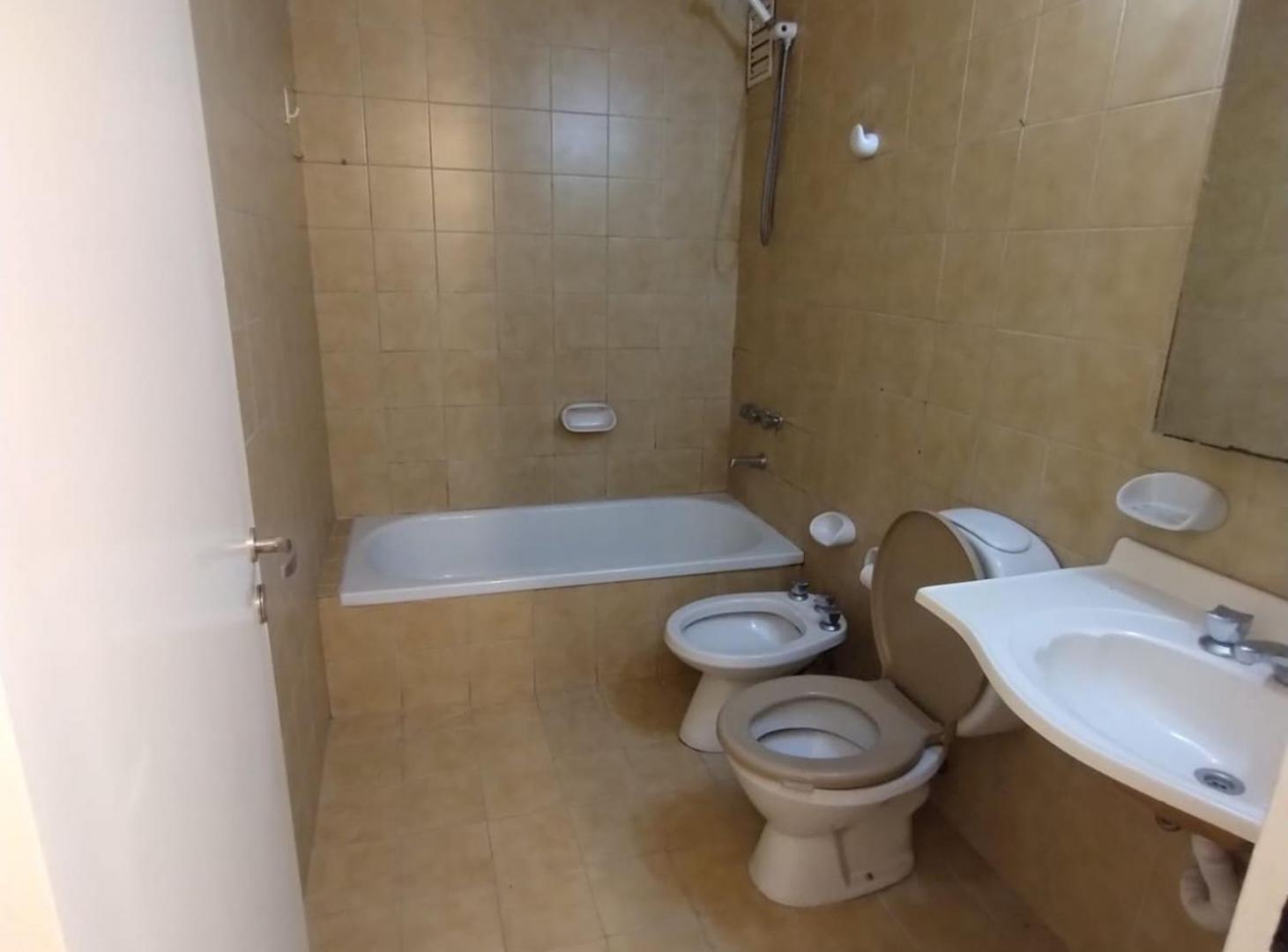 Foto de DEPARTAMENTO 4 AMB VILLA LURO CON BAULERA, imagen 2