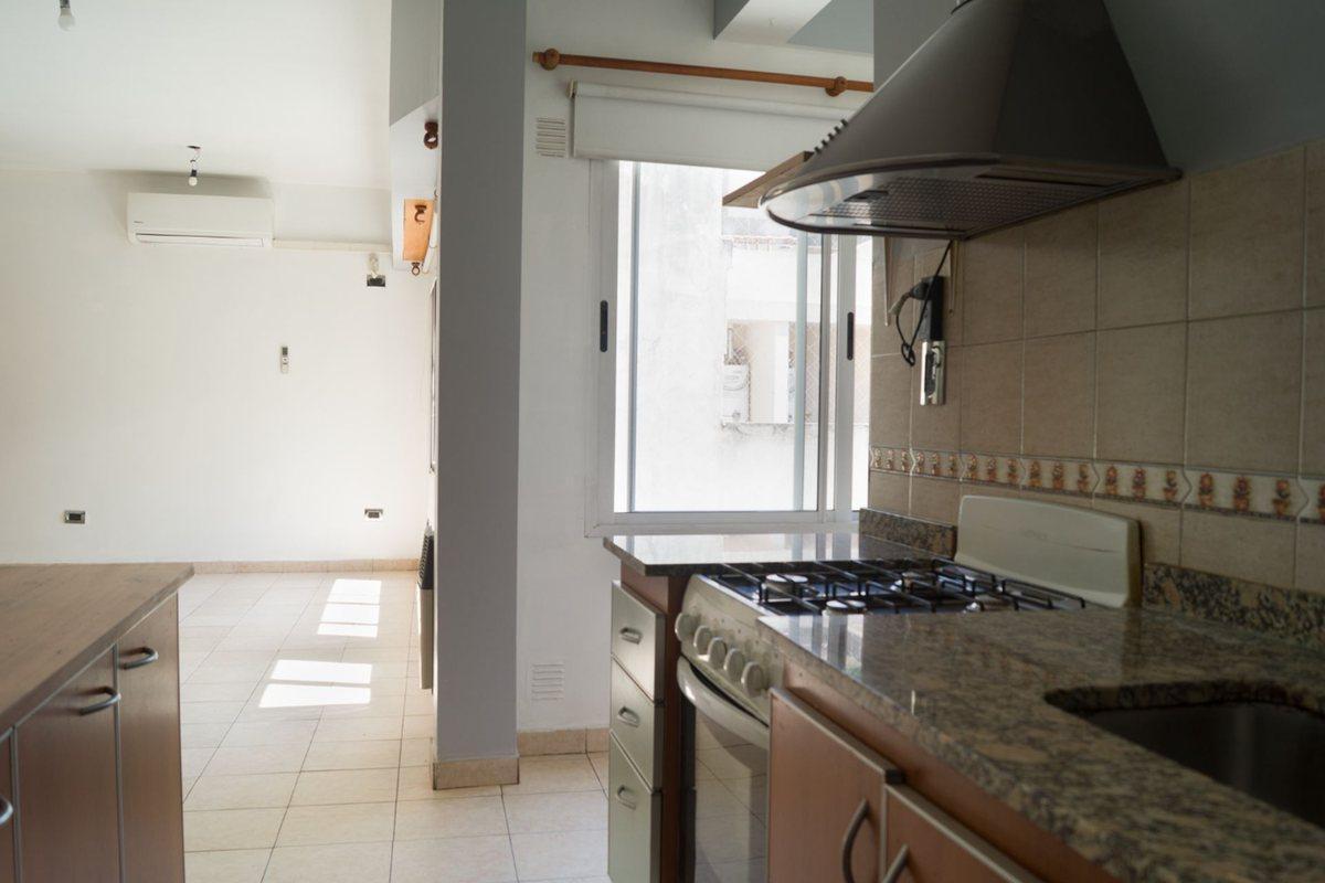 Foto de VENTA PH 2 ambientes-patio sin expensas VILLA LURO, imagen 3