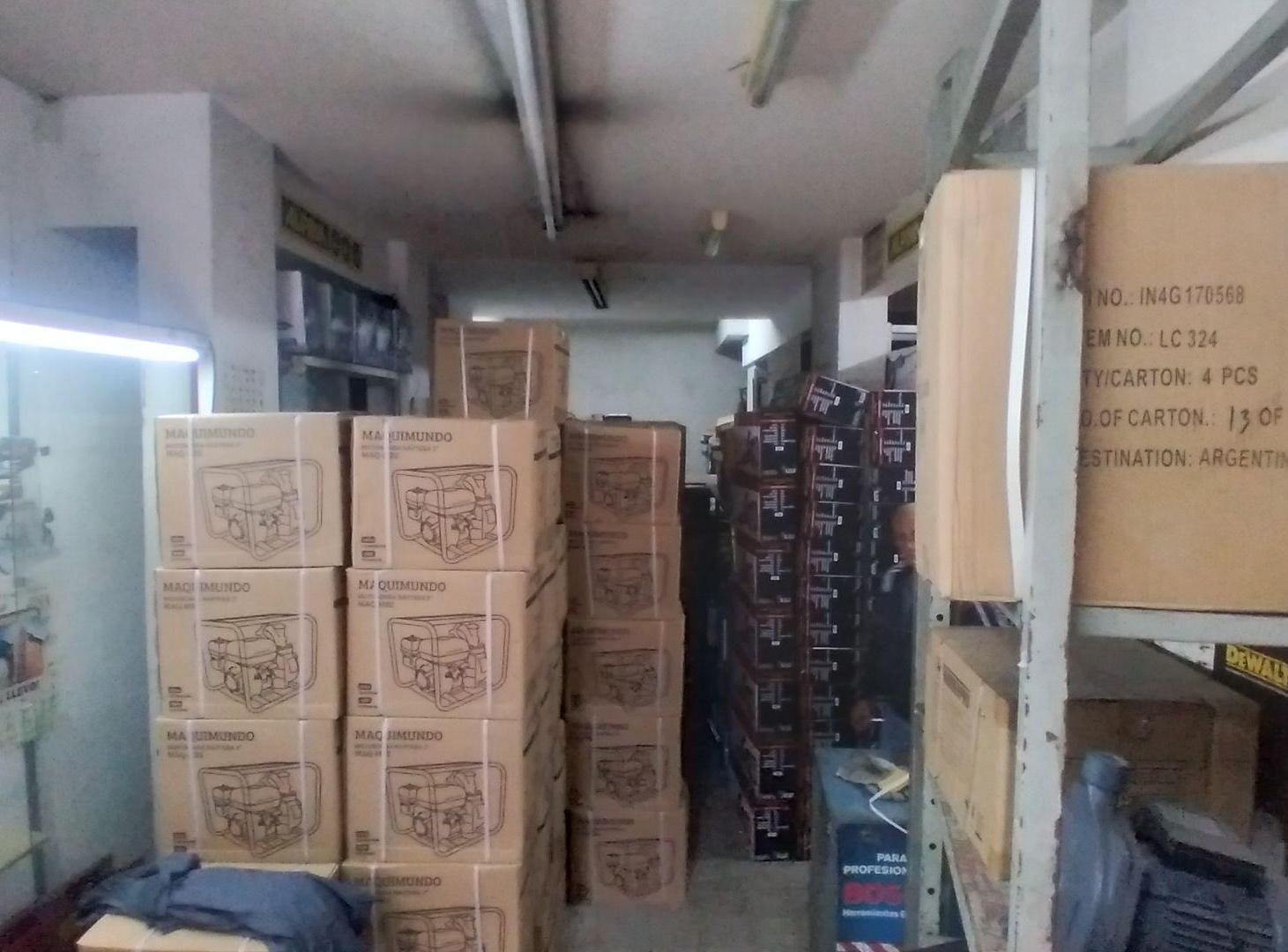 Foto de VENTA LOCAL COMERCIAL SOBRE AV. WARNES, imagen 3