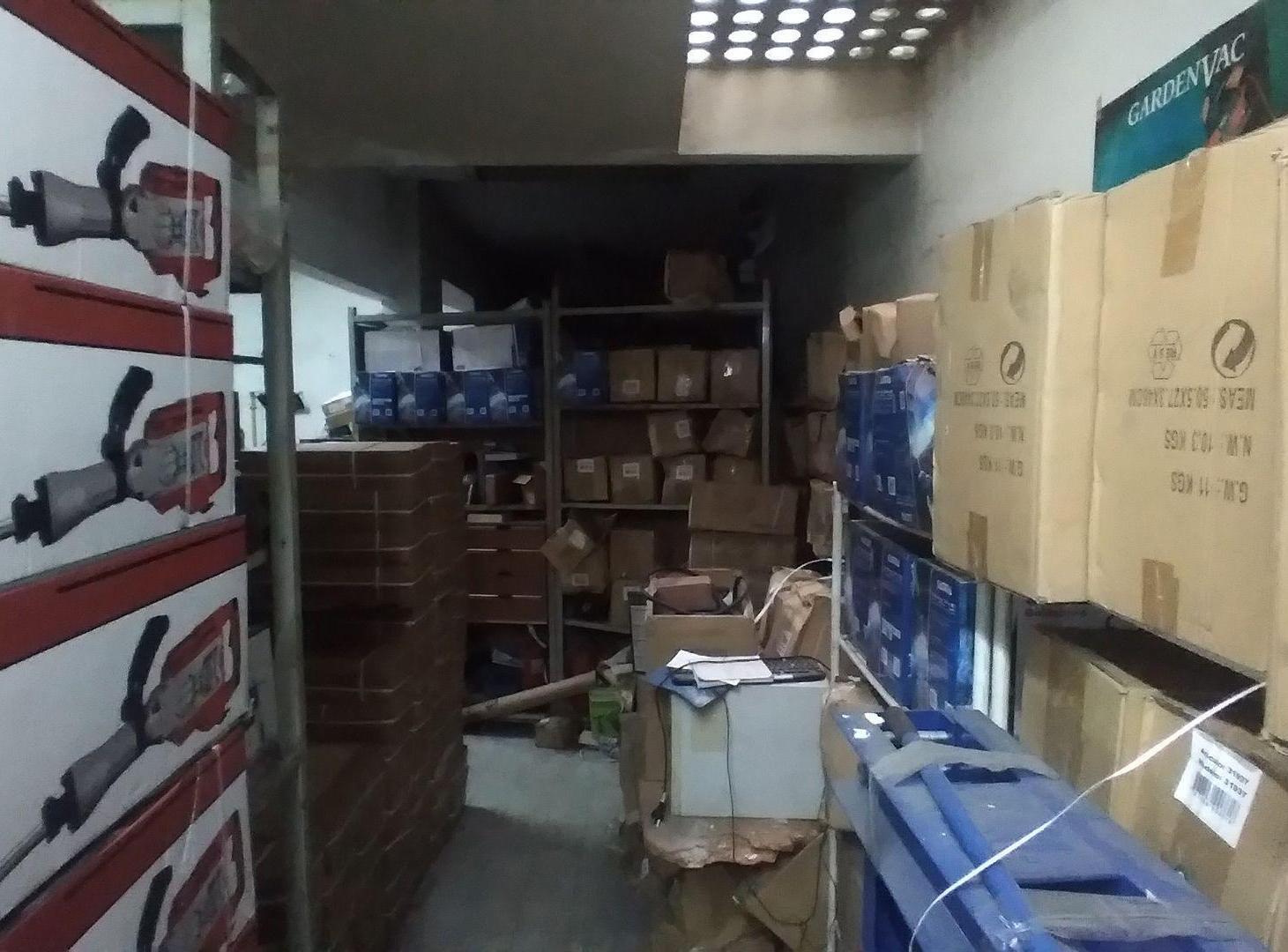 Foto de VENTA LOCAL COMERCIAL SOBRE AV. WARNES, imagen 2