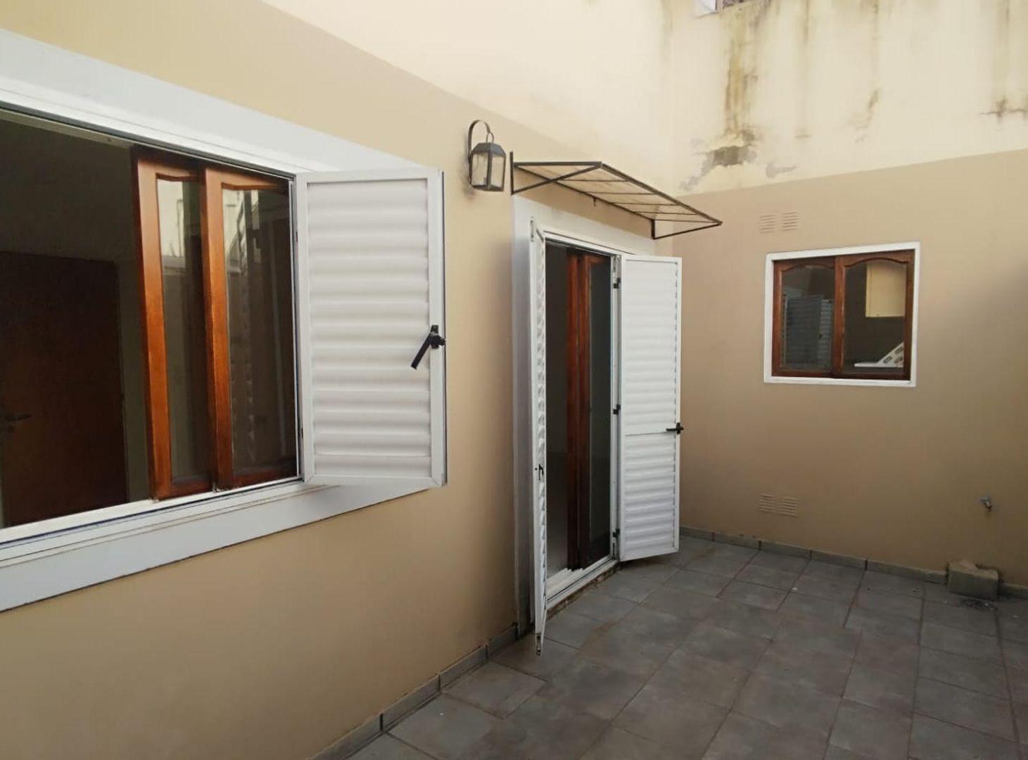Foto de VENTA DEPARTAMENTO 2 AMB P. BAJA PATIO V. URQUIZA, imagen 2