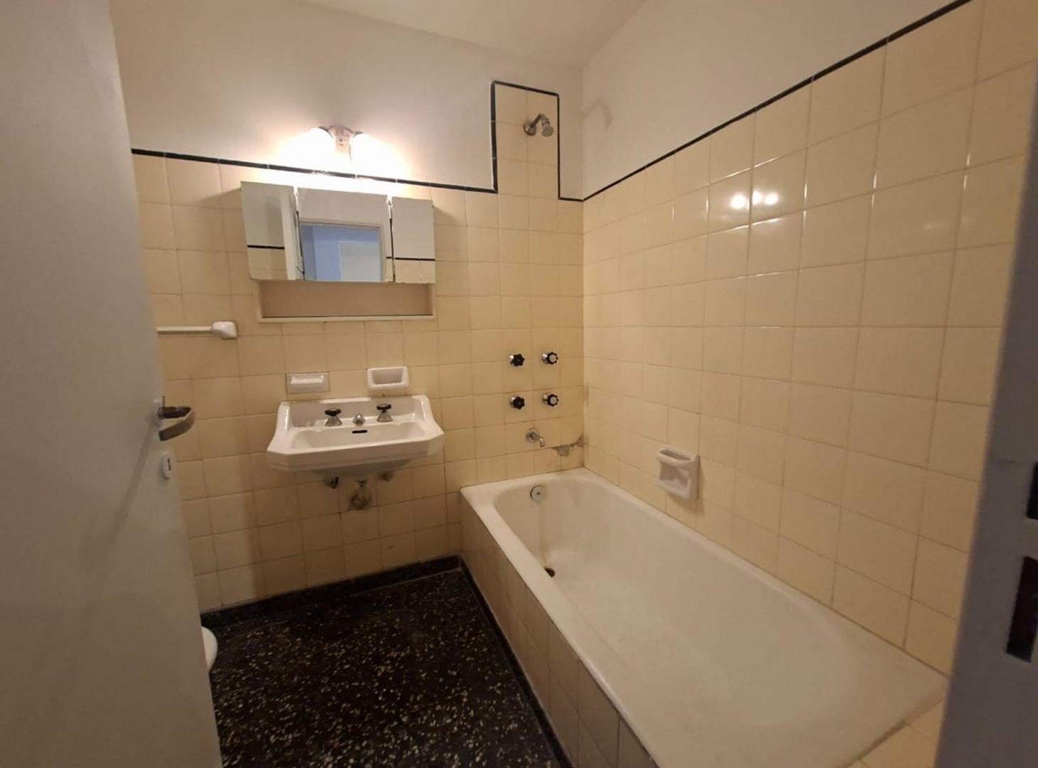 Foto de DEPARTAMENTO 3 AMBIENTES CON BALCON VELEZ SARFIELD, imagen 5