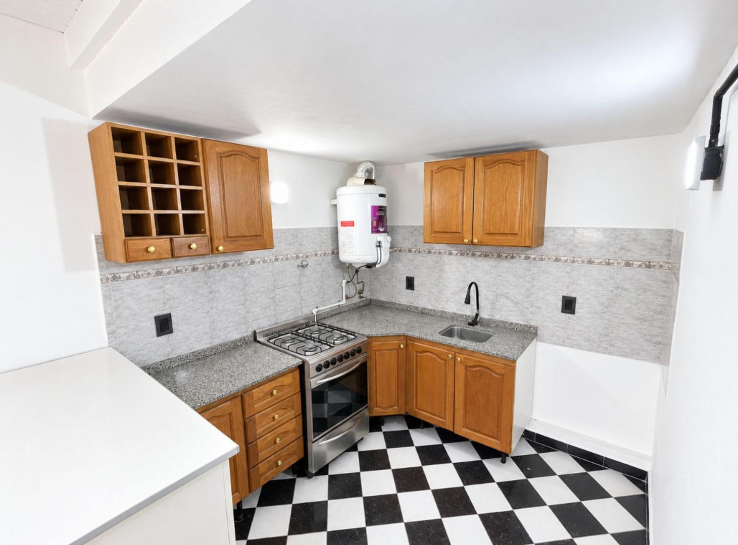Foto de VENTA TRIPLEX MORENO BARRIO PRIVADO CON PILETA, imagen 1