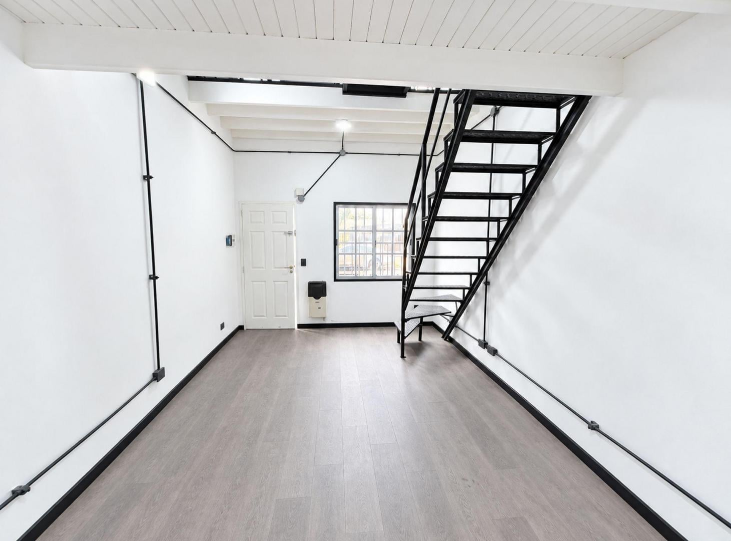 Foto de VENTA TRIPLEX MORENO BARRIO PRIVADO CON PILETA, imagen 2