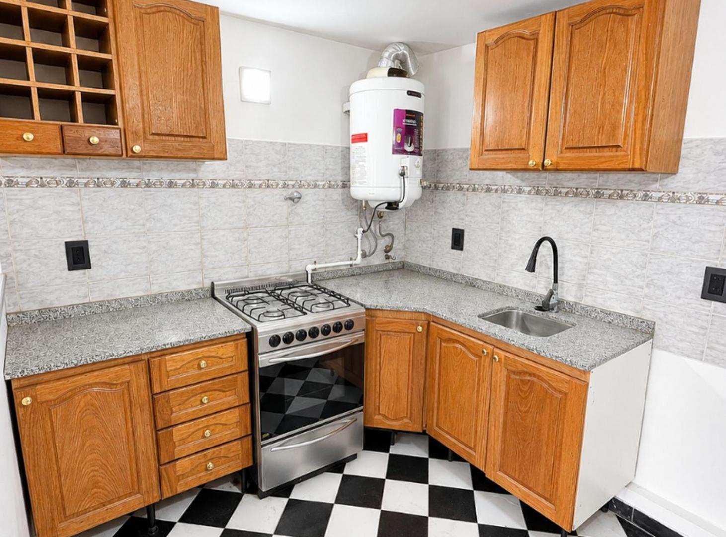Foto de VENTA TRIPLEX MORENO BARRIO PRIVADO CON PILETA, imagen 5