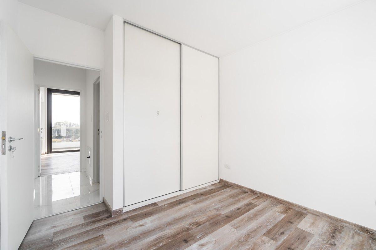 Foto de VENTA Departamento 2 Amb Piscina parrilla Wilde, imagen 3