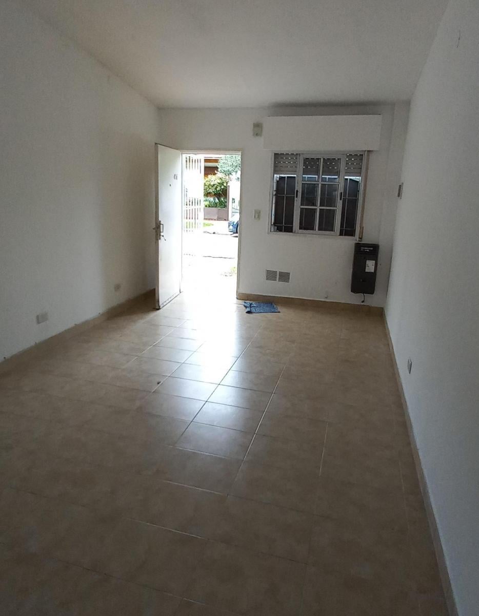 Foto de Duplex de dos ambientes en venta en Rmos Mejia, imagen 2