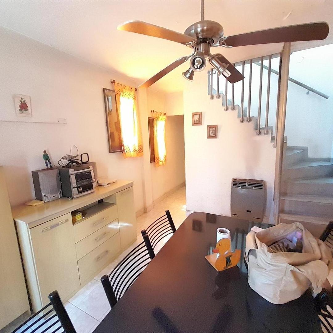 Foto de Duplex tres ambientes con cochera en venta en Isidro Casanova, imagen 3