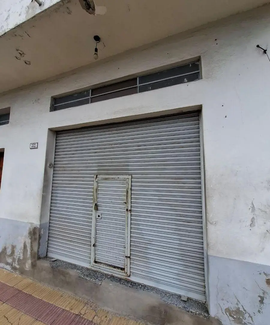 Local comercial en alquiler en Isidro Casanova 5